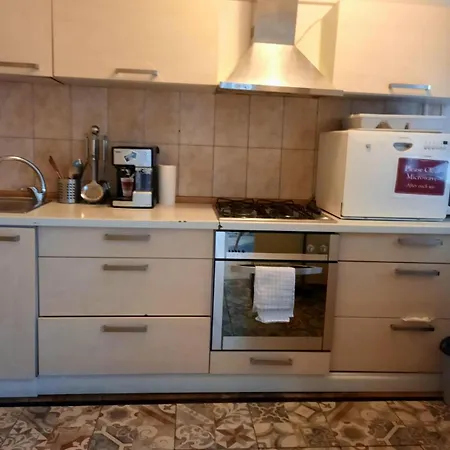 Cozy 2-bedroom Flat With Terrace & Parking By Alfa Apartmán