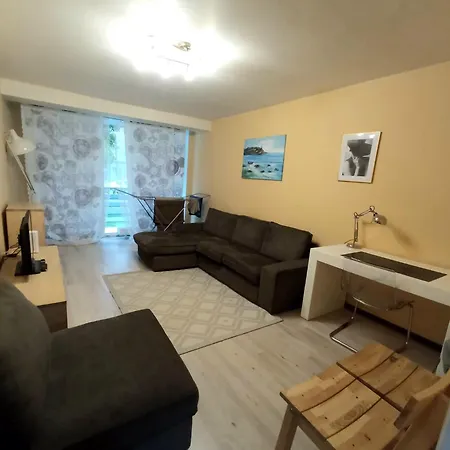Cozy 2-bedroom Flat With Terrace & Parking By Alfa Apartmán Riga