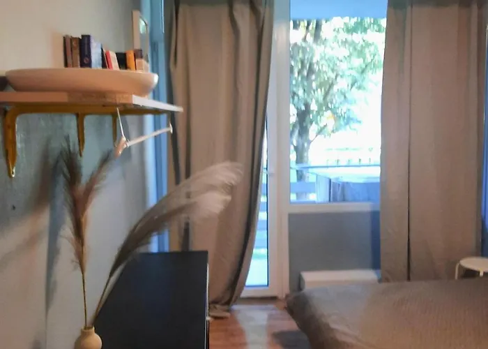 Lägenhet Cozy 2-bedroom Flat With Terrace & Parking By Alfa Riga