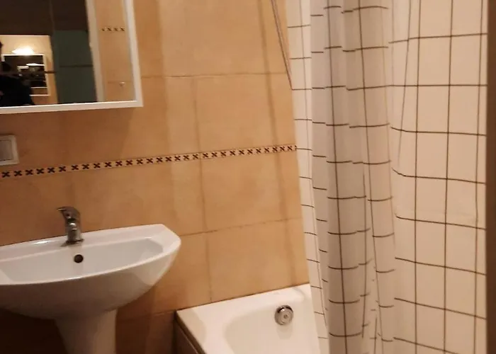 Cozy 2-bedroom Flat With Terrace & Parking By Alfa 아파트